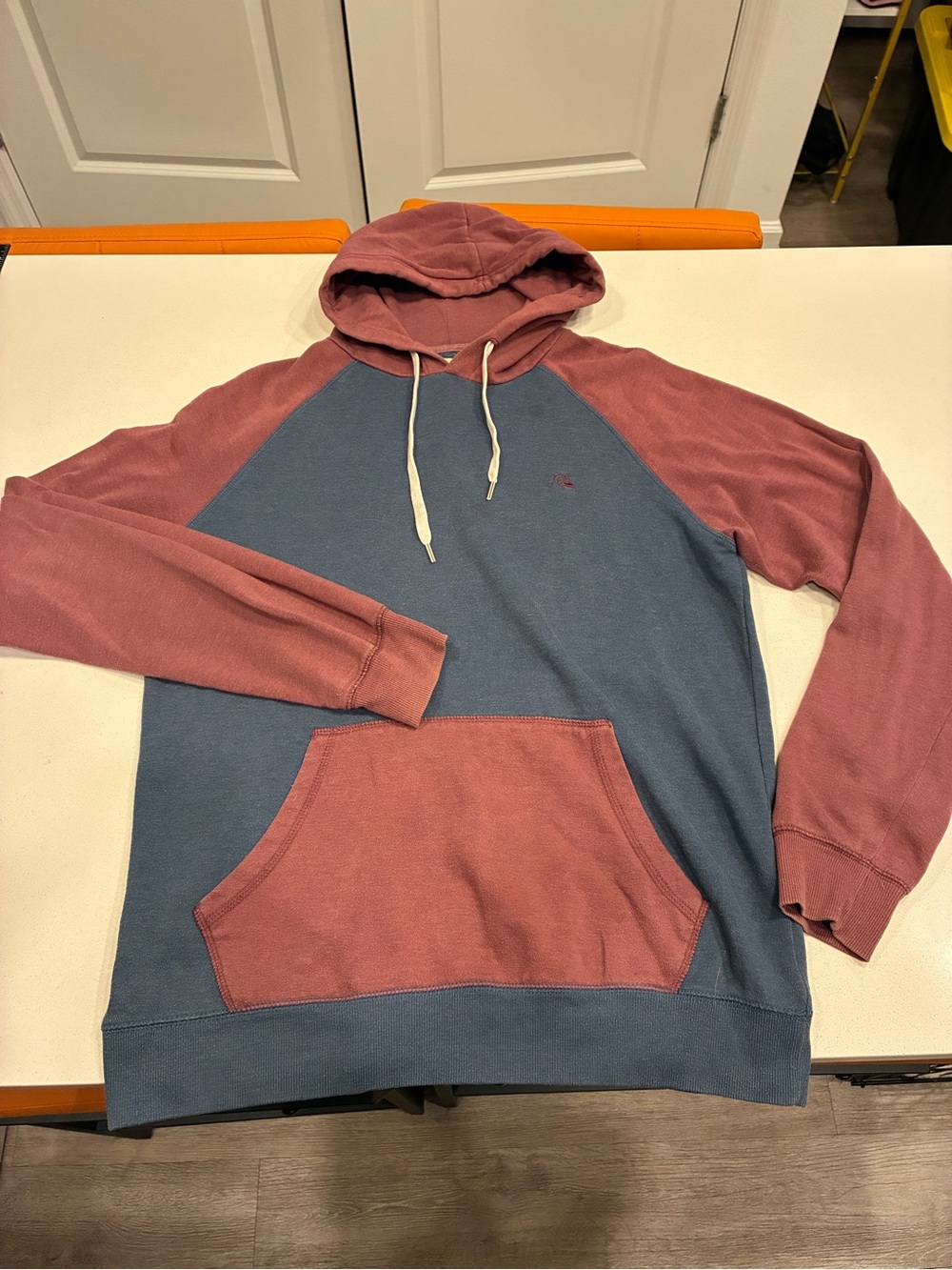 Quiksilver Men's XL Fleece Colorblock Pullover Hoodie Blue Maroon